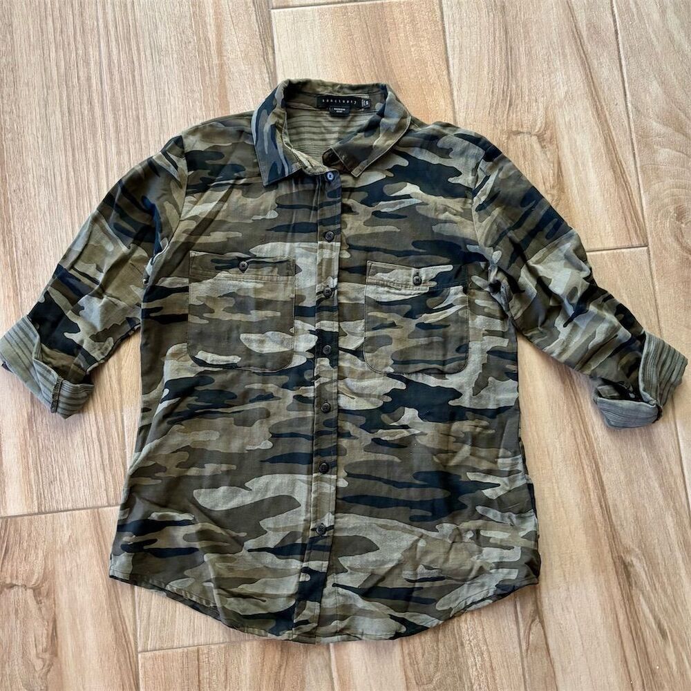 Sanctuary Women's XS Camo Boyfriend Button-Up Shirt Long Sleeve Casual